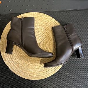 GreenwichVillage Leather 2.5” Heel Ankle Bootie Size 7